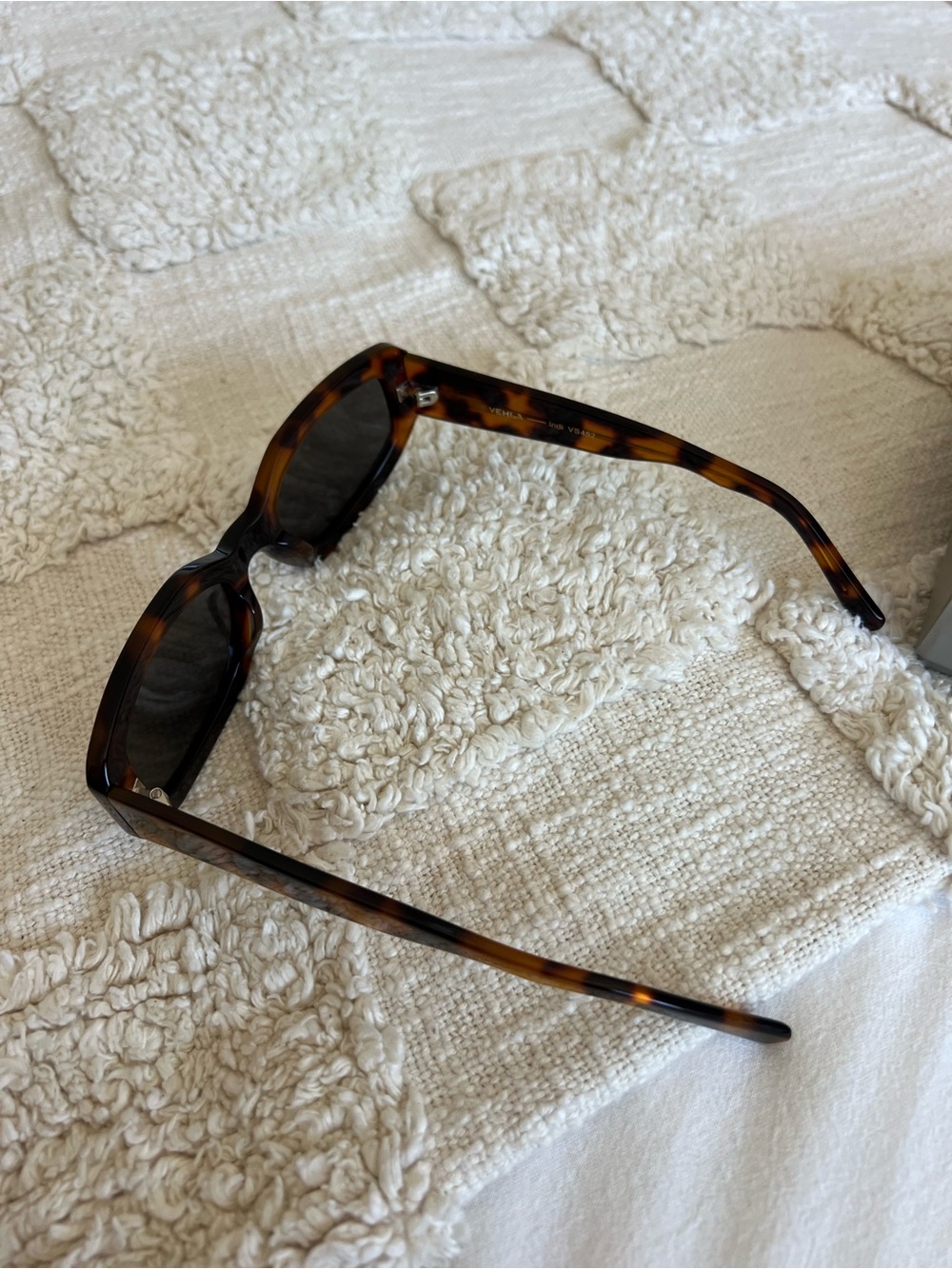 VEHLA Indi Tortoiseshell Square Sunglasses in Tort/Smoke - Picture 7 of 9